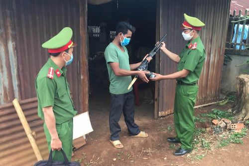 Giữ bình yên trên những buôn làng