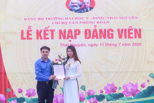 Sinh viên không 'Nhạt Đảng, khô Đoàn, xa rời chính trị'!