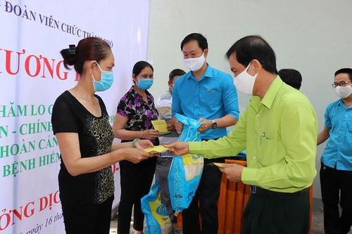 TPHCM cơ bản hoàn thành hỗ trợ cho người dân bị ảnh hưởng bởi dịch Covid-19