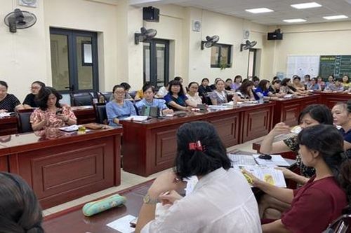 Hà Nội: Bồi dưỡng dạy SGK lớp 1 mới cho hơn 200 giáo viên quận Ba Đình