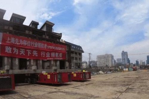 Trung Quốc: Ngoạn mục cảnh di dời biệt thự cổ gần 100 năm tuổi và tu viện 127 năm