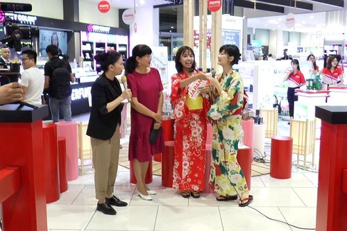 Nhộn nhịp mua sắm tại tuần lễ Japana