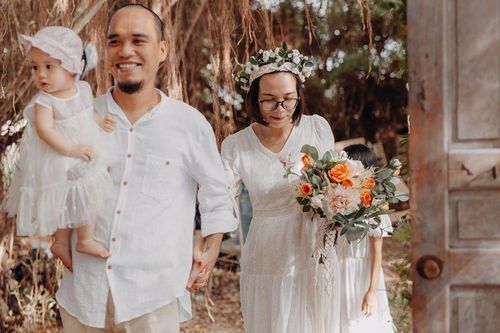 Nhóm bạn tự tay làm tiệc kỷ niệm ngày cưới cực chất trong rừng