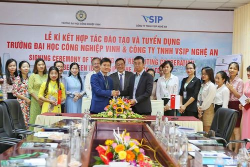 Trường Đại học Công nghiệp Vinh ký kết đào tạo, cung ứng lao động cho VSIP Nghệ An