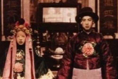 Lạ kỳ buổi lễ minh hôn