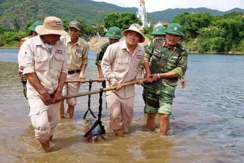 Hủy nổ an toàn quả bom 227kg còn nguyên kíp nổ