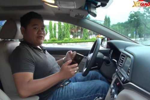 Cách sử dụng tính năng sạc không dây trên Hyundai Elantra
