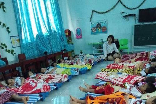 Tìm giải pháp khắc phục thiếu cơ sở vật chất để các học sinh nam nữ ngủ riêng
