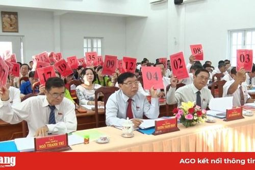 Kỳ họp lần thứ 12 HĐND huyện Phú Tân thông qua 7 nghị quyết quan trọng