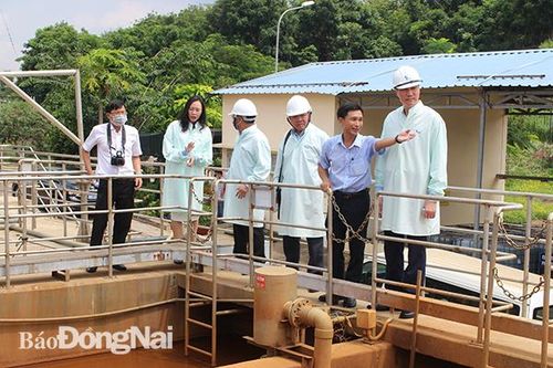 Đoàn giám sát của Ủy ban MTTQ Việt Nam khảo sát thực tế Khu xử lý chất thải tại xã Quang Trung