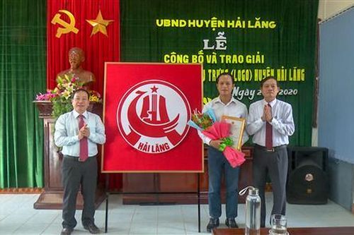 Công bố và trao giải cuộc thi sáng tác biểu trưng huyện Hải Lăng