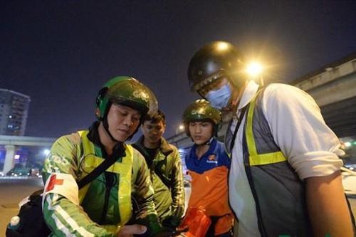 Đội cứu thương bình dị mà phi thường giữa lòng Thủ đô