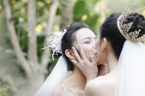Người đồng tính TQ nhẹ gánh come out nếu sinh con cho ông bà bế bồng