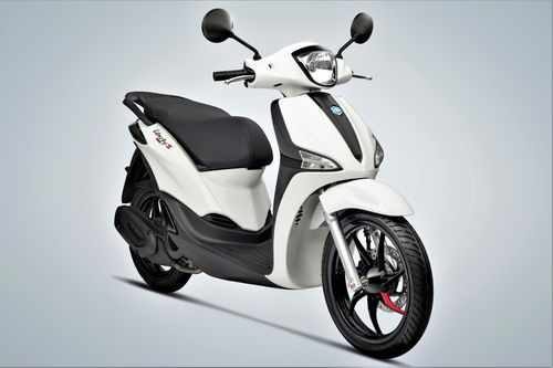 Piaggio Liberty S Black Series ra mắt giá 58,5 triệu đối đầu SH Mode