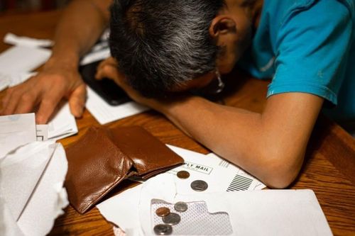 'Ham lãi dẫn đến việc chủ phòng vé lừa cộng tác viên hàng tỷ đồng'