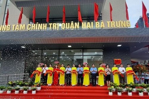 Quận Hai Bà Trưng gắn biển công trình chào mừng Đại hội Đảng các cấp nhiệm kỳ 2020-2025