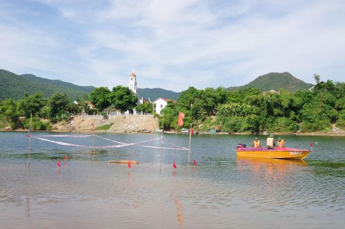 Phát hiện quả bom còn nguyên kíp nổ trên sông Gianh