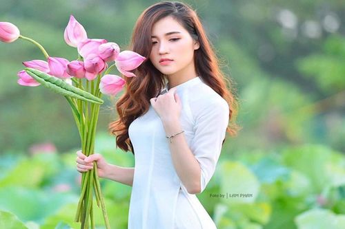 Cô giáo hot girl Hà Nội làm người mẫu ảnh vì lương eo hẹp