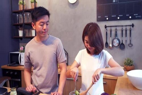 Sống theo đam mê để chồng... biết mặt!