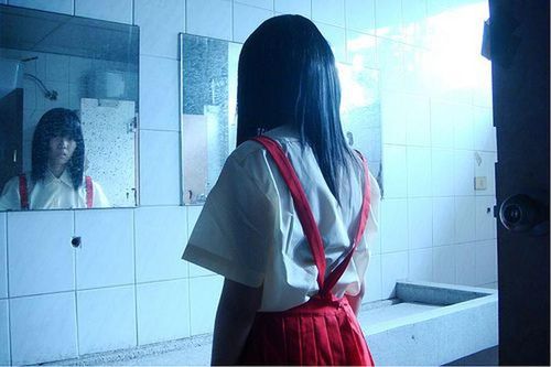 Truyền thuyết hồn ma trong toilet khiến học sinh Nhật sợ 'chết khiếp'