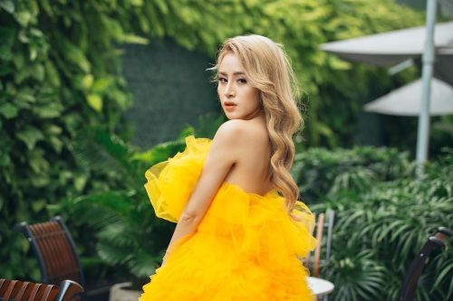 Ở ẩn 7 năm, 'bà Tưng' khiến dân mạng tò mò về cuộc sống