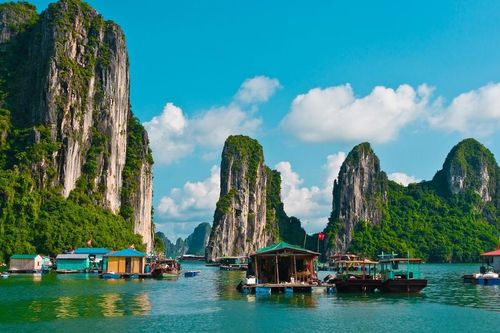 Khách du lịch đến Quảng Ninh đông kỷ lục, nguyên nhân do đâu?