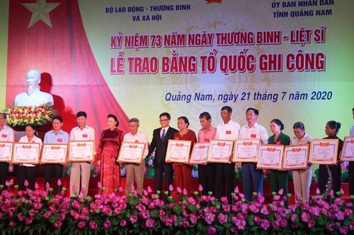 Chủ tịch Quốc hội dự lễ trao bằng Tổ quốc ghi công tại Quảng Nam