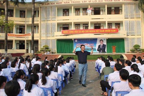 'Con của người điên' thành người truyền cảm hứng