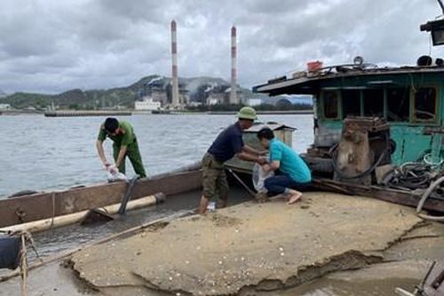 Khởi tố hành vi khai cát trái phép ở Quảng Ninh