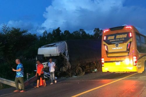 Khẩn trương khắc phục hậu quả, điều tra nguyên nhân vụ tai nạn làm 8 người chết