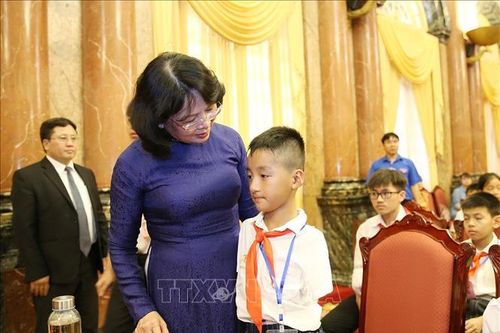 Phó Chủ tịch nước tiếp Đoàn đại biểu Cháu ngoan Bác Hồ tỉnh Bắc Giang