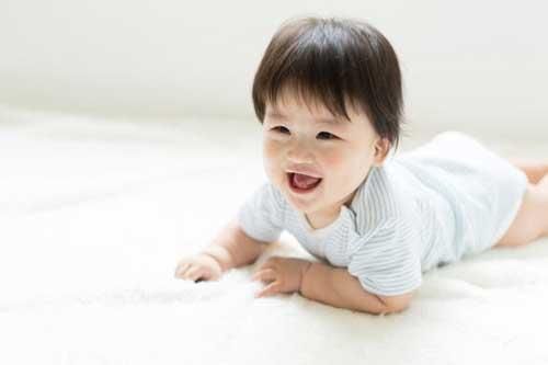 Trước khi bé tròn một tuổi, mẹ làm 5 điều này giúp bé lớn lên thông minh, khỏe mạnh