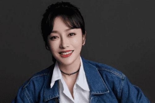 Bị chỉ trích 40 tuổi mà chưa chịu kết hôn và sinh con, Tần Lam đem cả chuyện tử cung ra để đáp trả