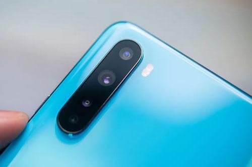 Smartphone 5G, RAM 12 GB, pin sạc siêu tốc, giá hơn 9 triệu đồng