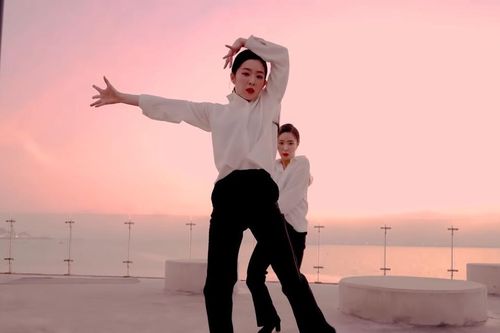 'Căng não' xem phiên bản solo của Naughty (Red Velvet): SM đỉnh tới mức khiến fan còn loạn xạ không biết ai là Irene