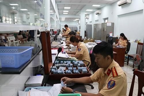 Từ 01/8: chủ phương tiện có thể đăng ký các thủ tục xe qua mạng