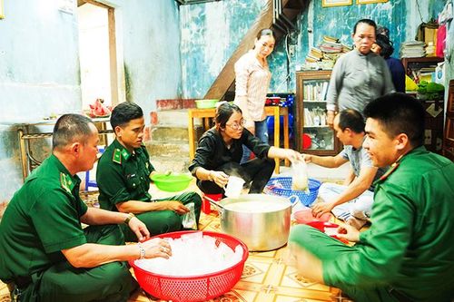 Những bữa cơm nghĩa tình