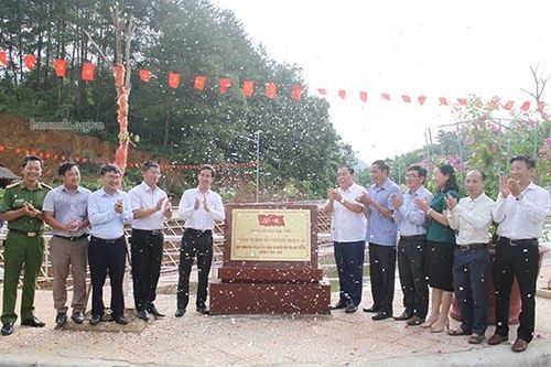 Bắc Yên: Gắn biển công trình chào mừng Đại hội Đảng