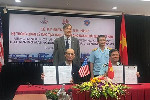 Ký Biên bản ghi nhớ triển khai hệ thống quản lý đào tạo trực tuyến hải quan