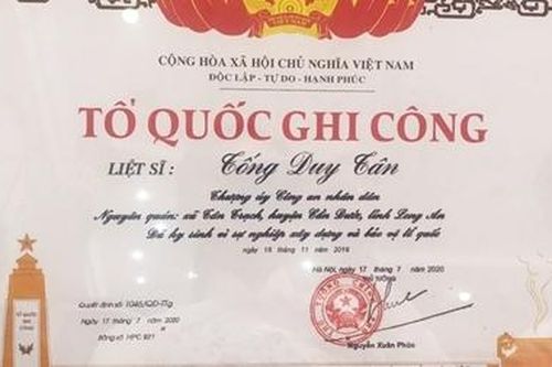 Trao bằng Tổ quốc ghi công cho gia đình liệt sĩ Tống Duy Tân
