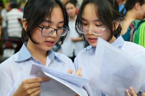 Đề thi 'dễ thở', điểm chuẩn vào lớp 10 tại Hà Nội có tăng?