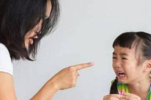 Kiểu dạy con ngược đời của người Việt khiến con tụt hậu