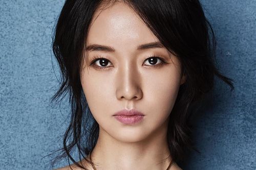 Mỹ nhân chưa từng thất bại ở showbiz Hàn, cưới 'fan ruột' là ai?