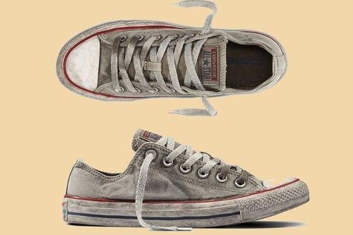 Converse gây tranh cãi khi bán giày trông cũ bẩn
