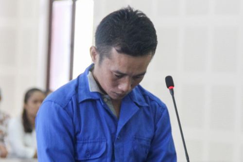 Lĩnh 6 năm tù vì chém hàng xóm trọng thương