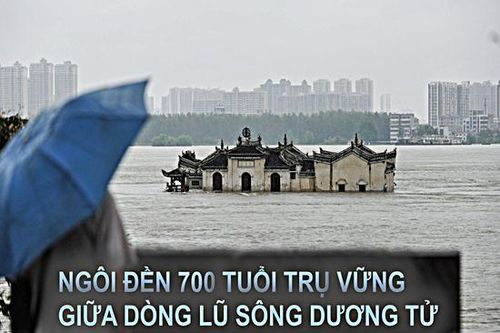 Ngôi đền 700 tuổi trụ vững giữa trận lũ lịch sử ở Trung Quốc