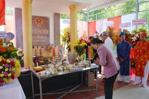 Ngã xuống cho đất nước đứng lên