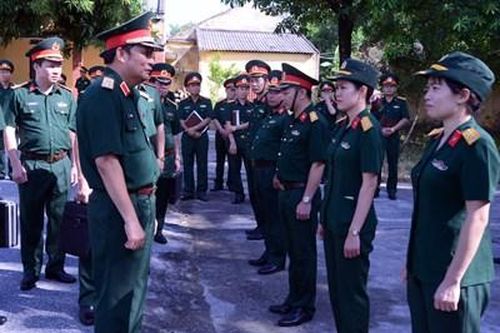 Trung tướng Phùng Sĩ Tấn thăm và làm việc tại Trường Trung cấp Kỹ thuật Mật mã