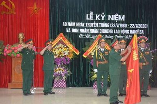 Trung tâm Kỹ thuật Tác chiến điện tử 80 đón nhận Huân chương Lao động hạng Ba