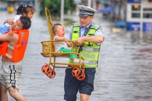 Trung Quốc căng mình chống lũ lụt